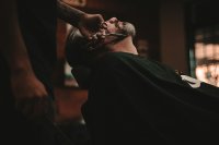 De volle baard maakt een stevige comeback