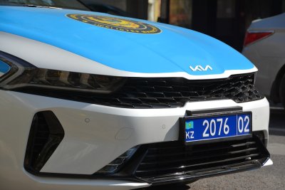 De politie zwaait de Golf uit en rijdt voortaan elektrisch